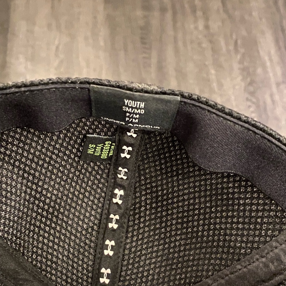 Under Armour Black Golf Hat - Picture 2 of 2